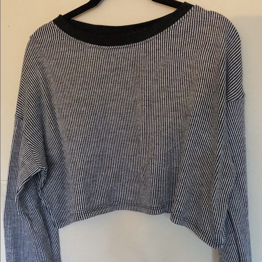 B&W Stripe Longsleeve Crop T-Shirt